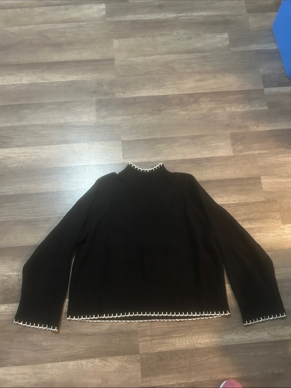 GAP Black Crewneck Sweater with White Contrast Trim Size  XL